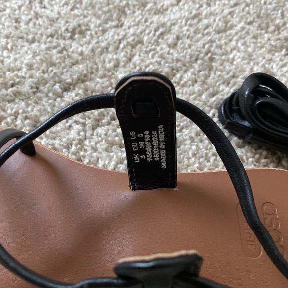 NWT leather strappy toe wrap around gladiator sandals - Picture 4 of 7